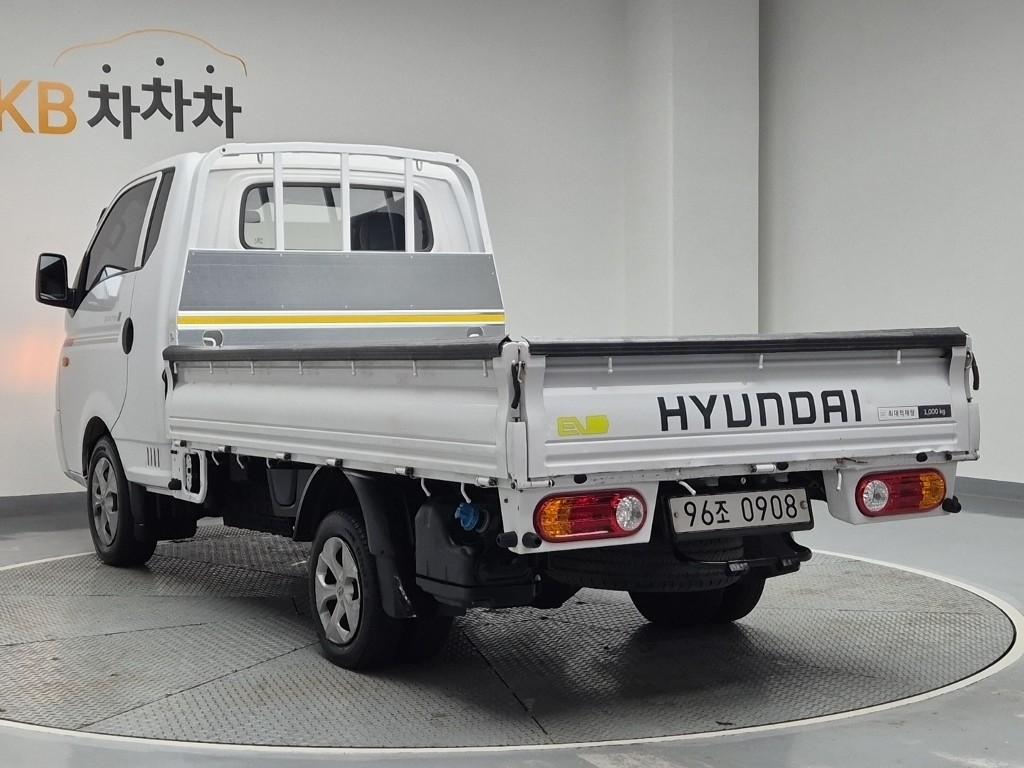 Hyundai Porter II Low Fixed Floor Long Wheelbase Super Cab 3
