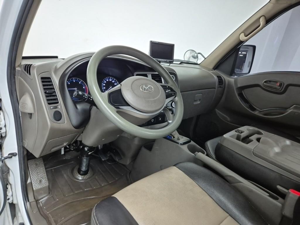 Hyundai Porter II Low Fixed Floor Long Wheelbase Super Cab 7