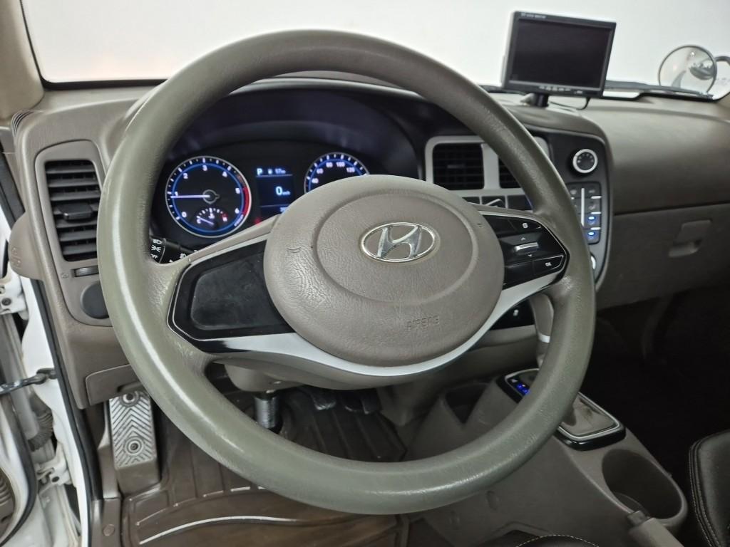 Hyundai Porter II Low Fixed Floor Long Wheelbase Super Cab 9