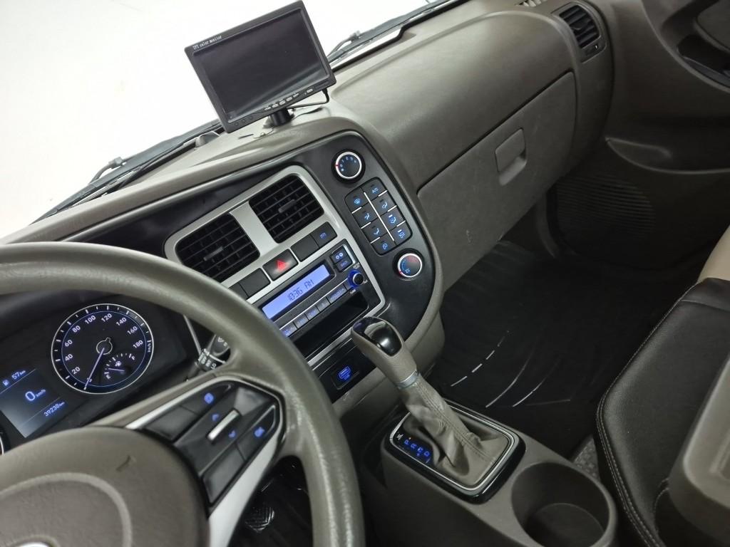 Hyundai Porter II Low Fixed Floor Long Wheelbase Super Cab 10