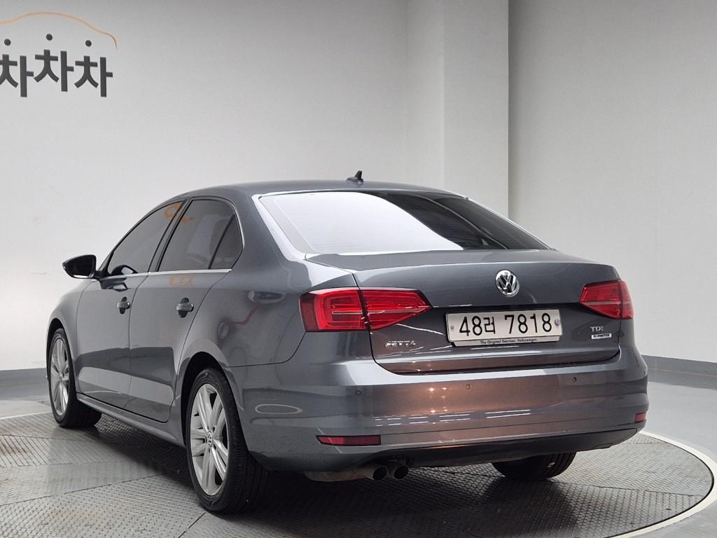 Volkswagen Jetta Premium 2.0 TDI BlueMotion 3