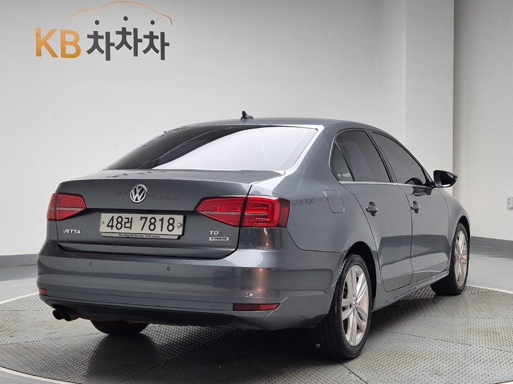 Volkswagen Jetta Premium 2.0 TDI BlueMotion 4