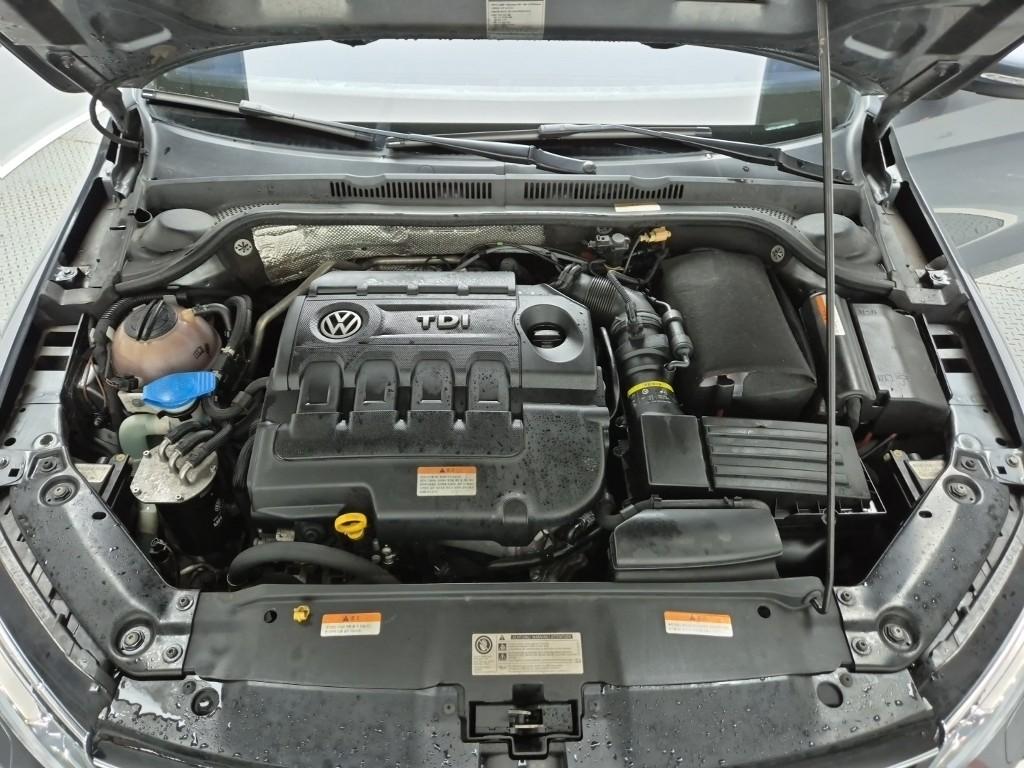 Volkswagen Jetta Premium 2.0 TDI BlueMotion 6