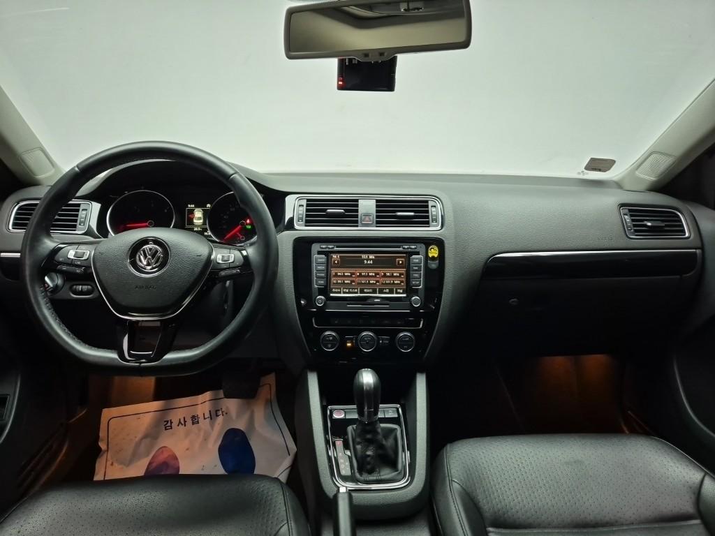 Volkswagen Jetta Premium 2.0 TDI BlueMotion 8