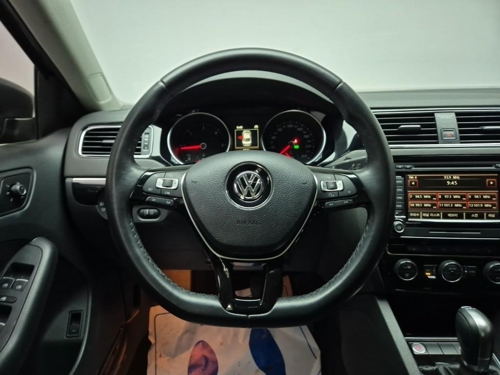 Volkswagen Jetta Premium 2.0 TDI BlueMotion 10