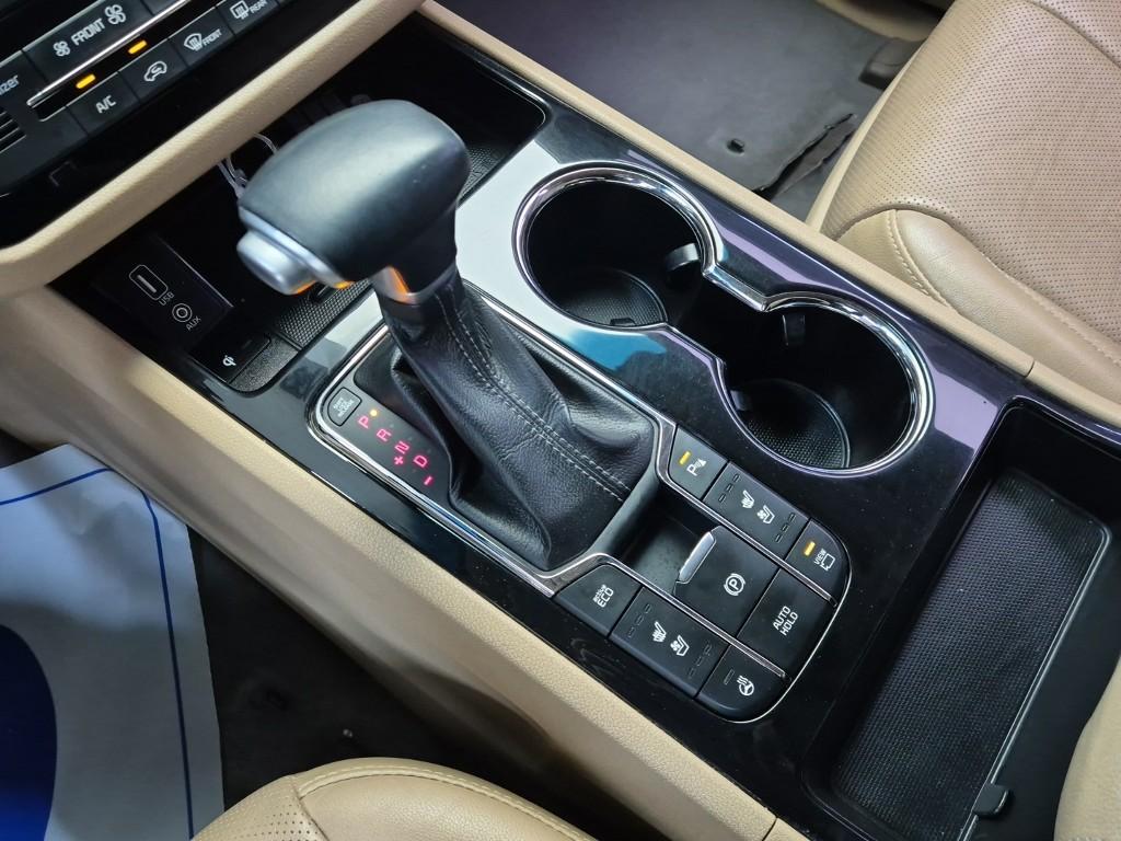 Kia Carnival President R 2.2 E-VGT Limousine 9