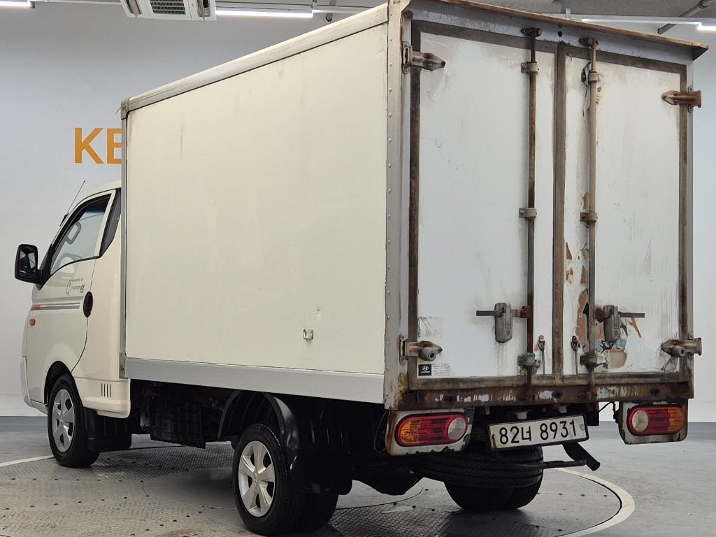 Hyundai Porter II Super Cab Refrigerated Truck Long Wheelbase Super Cab 3