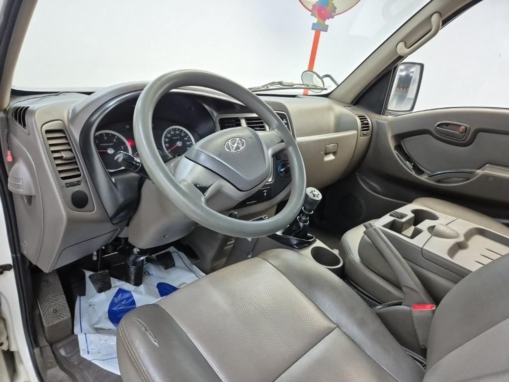 Hyundai Porter II Super Cab Refrigerated Truck Long Wheelbase Super Cab 7