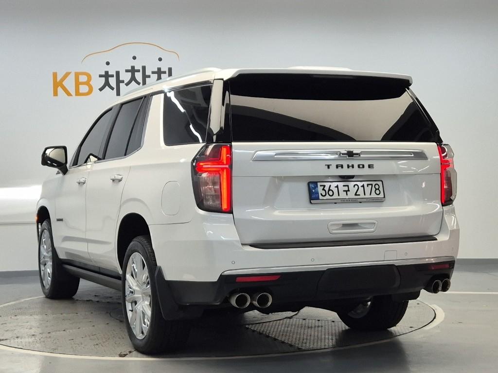 Chevrolet Tahoe Dark Night 6.2 Gasoline 3