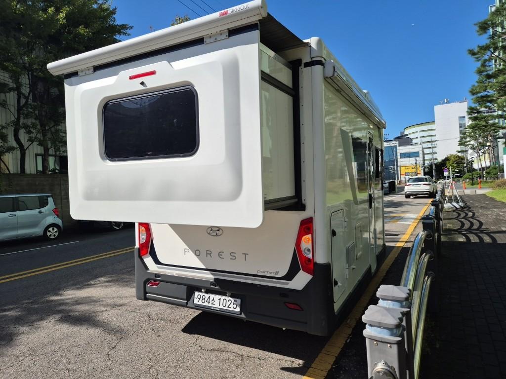 Hyundai Porter II Deluxe Extended Type 4