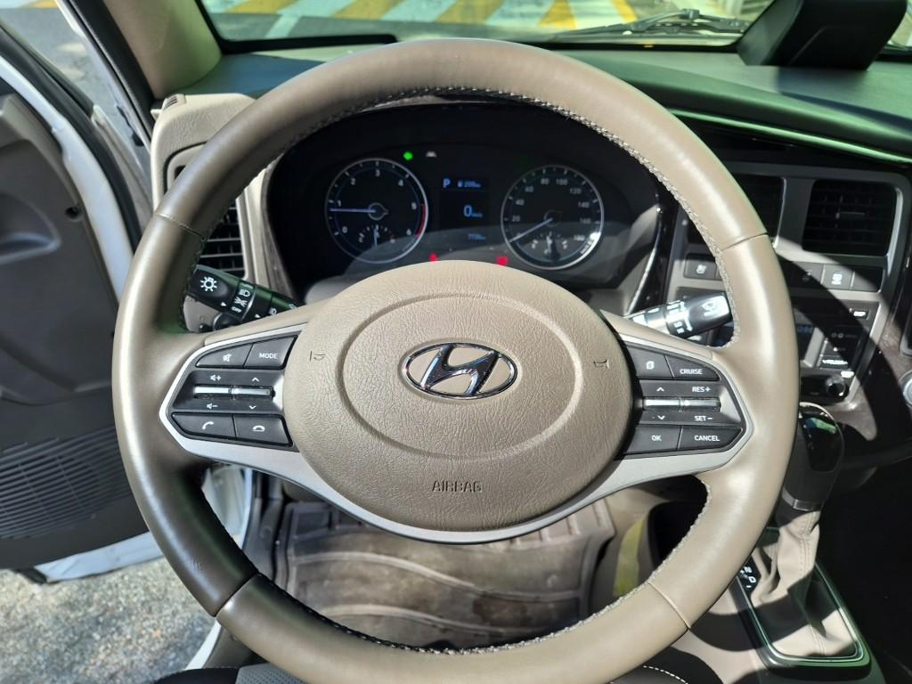 Hyundai Porter II Deluxe Extended Type 9