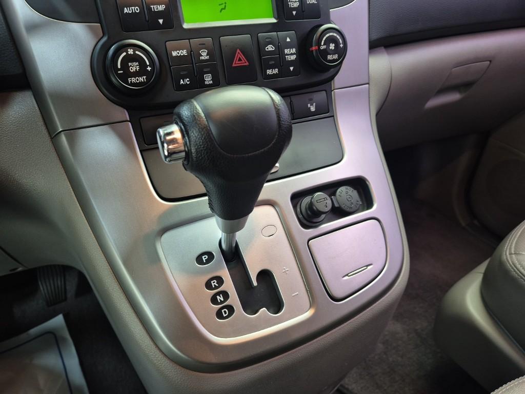 Kia Carnival R GLX Top Model R2.2 E-VGT 9