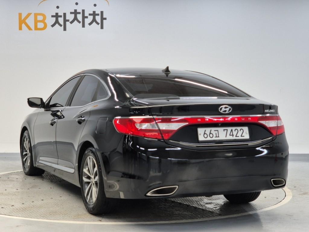 Hyundai Grandeur 2011 photo 2
