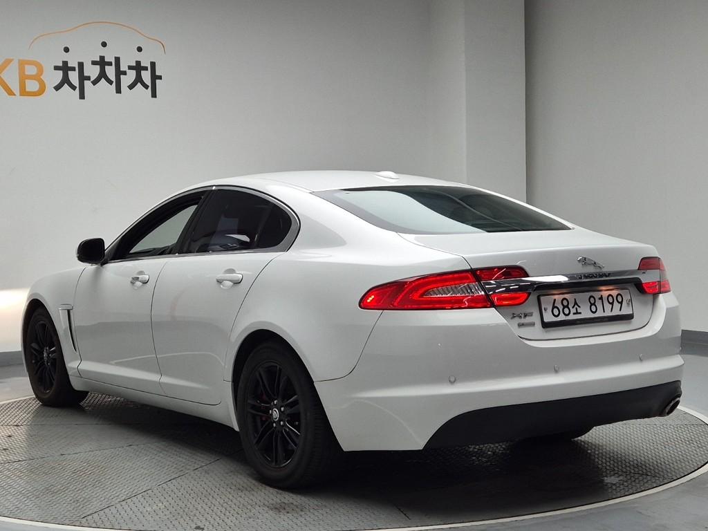 Jaguar XF Luxury 2.2D 3