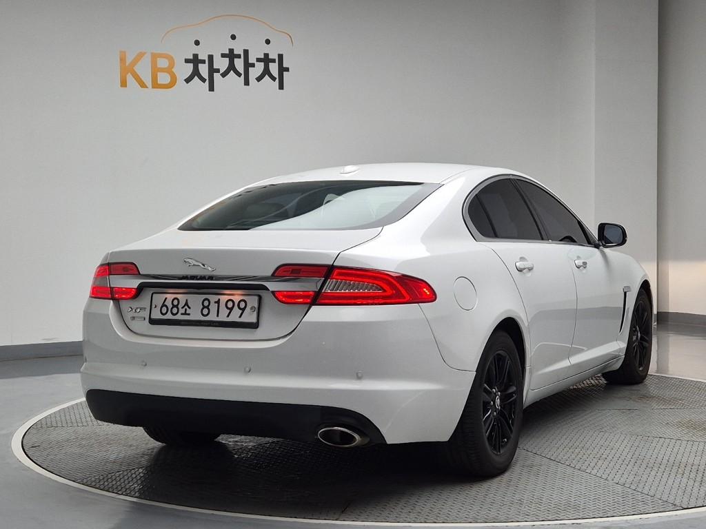 Jaguar XF Luxury 2.2D 4
