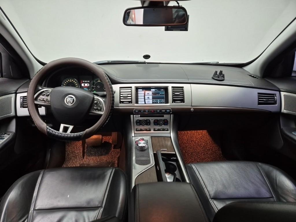 Jaguar XF Luxury 2.2D 8