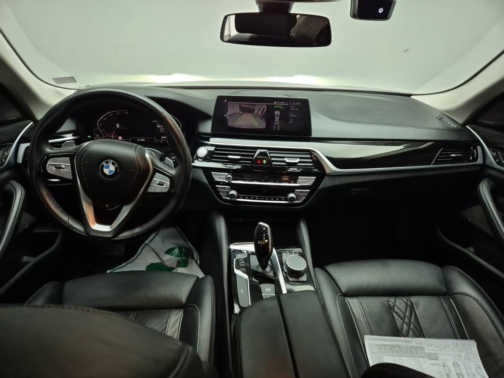 BMW 5 Series Luxury Line Plus 520d Luxury 8