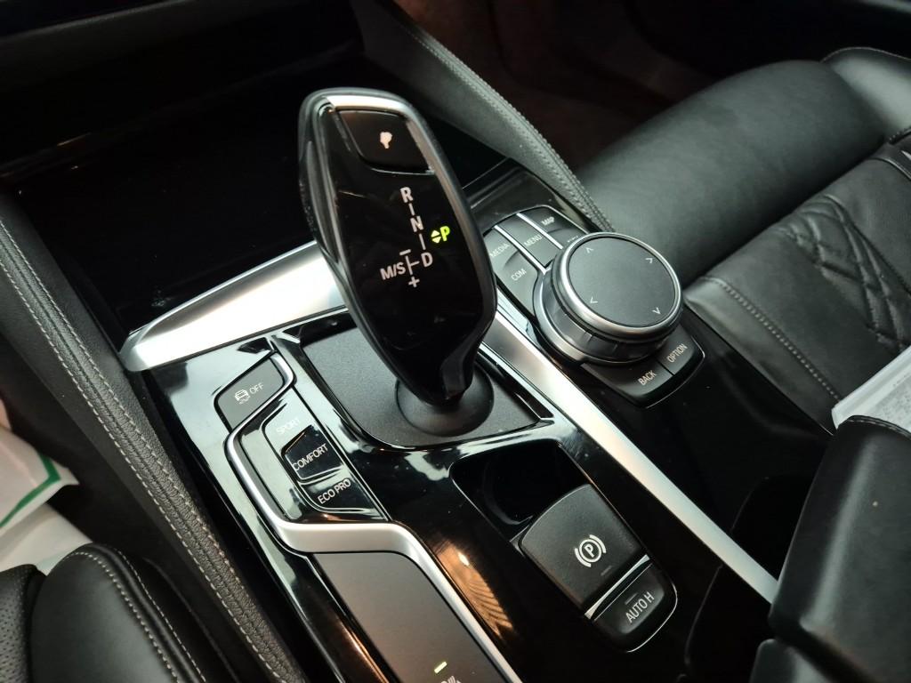 BMW 5 Series Luxury Line Plus 520d Luxury 9