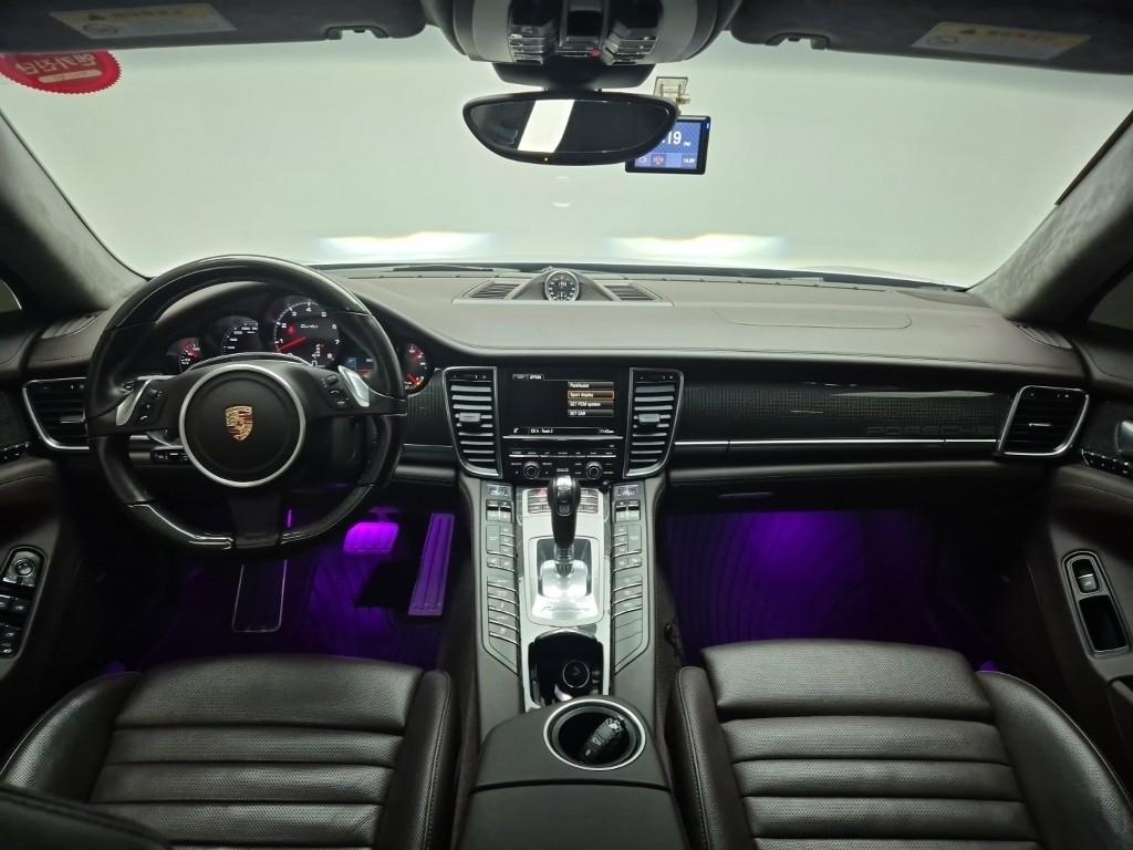PORSCHE Panamera 4.8 Turbo