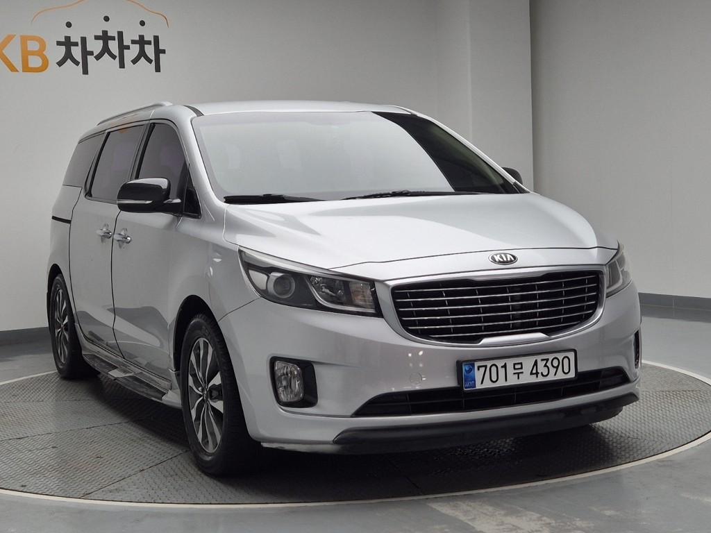 Kia Carnival Luxury R2.2 E-VGT 5