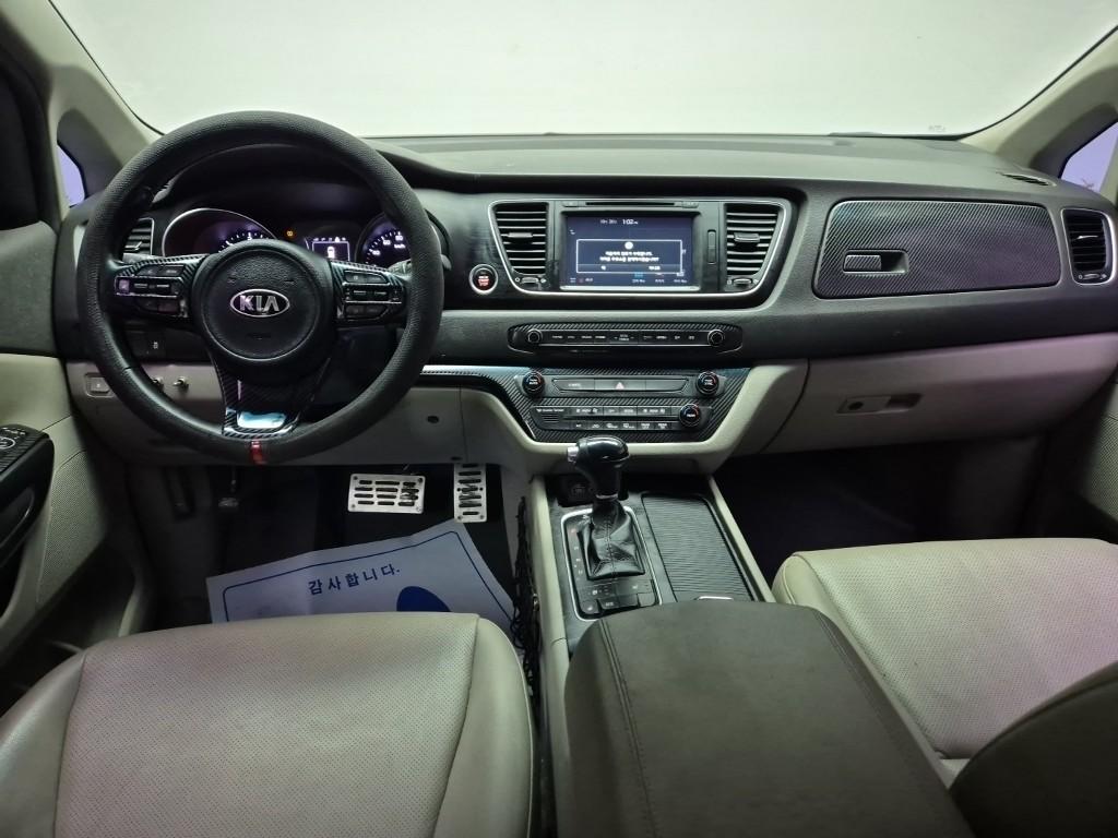Kia Carnival Luxury R2.2 E-VGT 8
