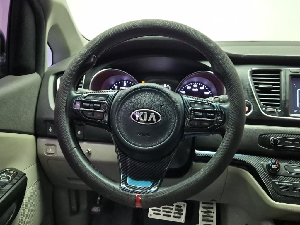 Kia Carnival Luxury R2.2 E-VGT 10