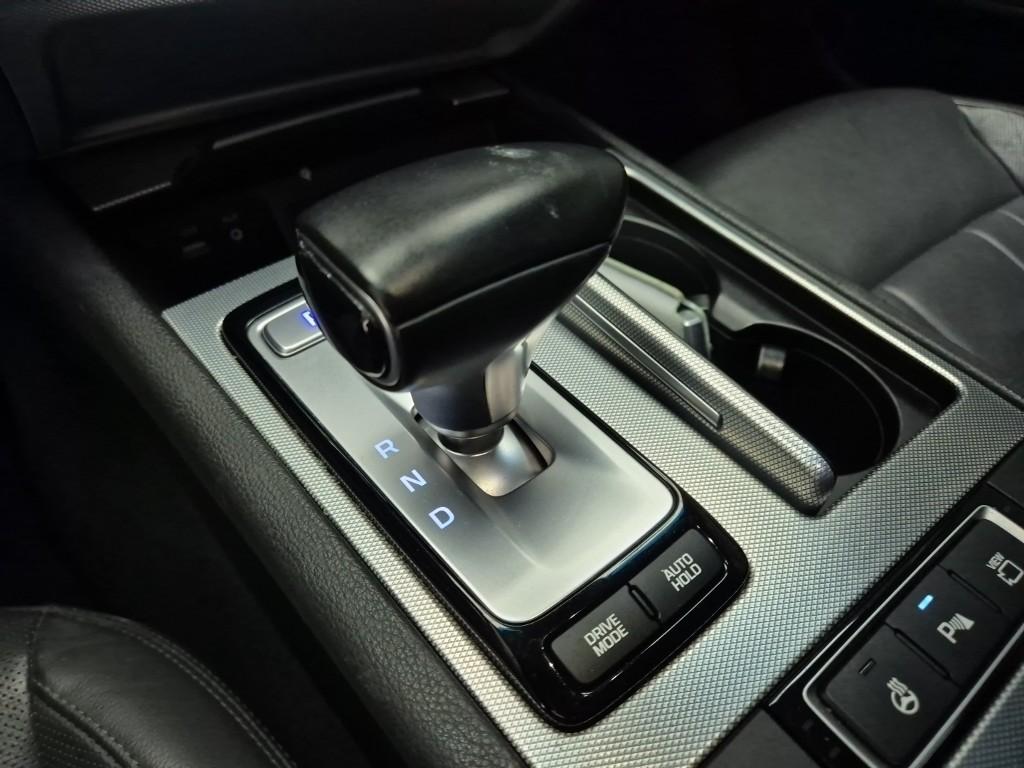 Genesis G80 Luxury 3.3 V6 GDi 9