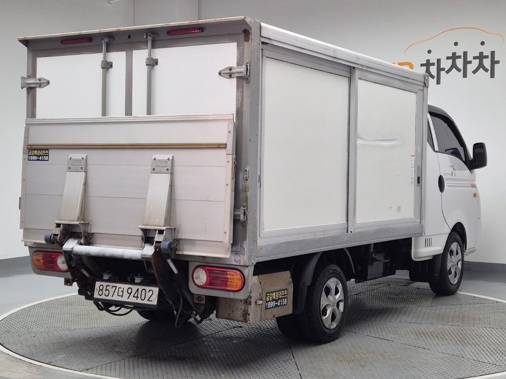 Hyundai Porter II Low Fixed Floor Long Wheelbase Super Cab 4