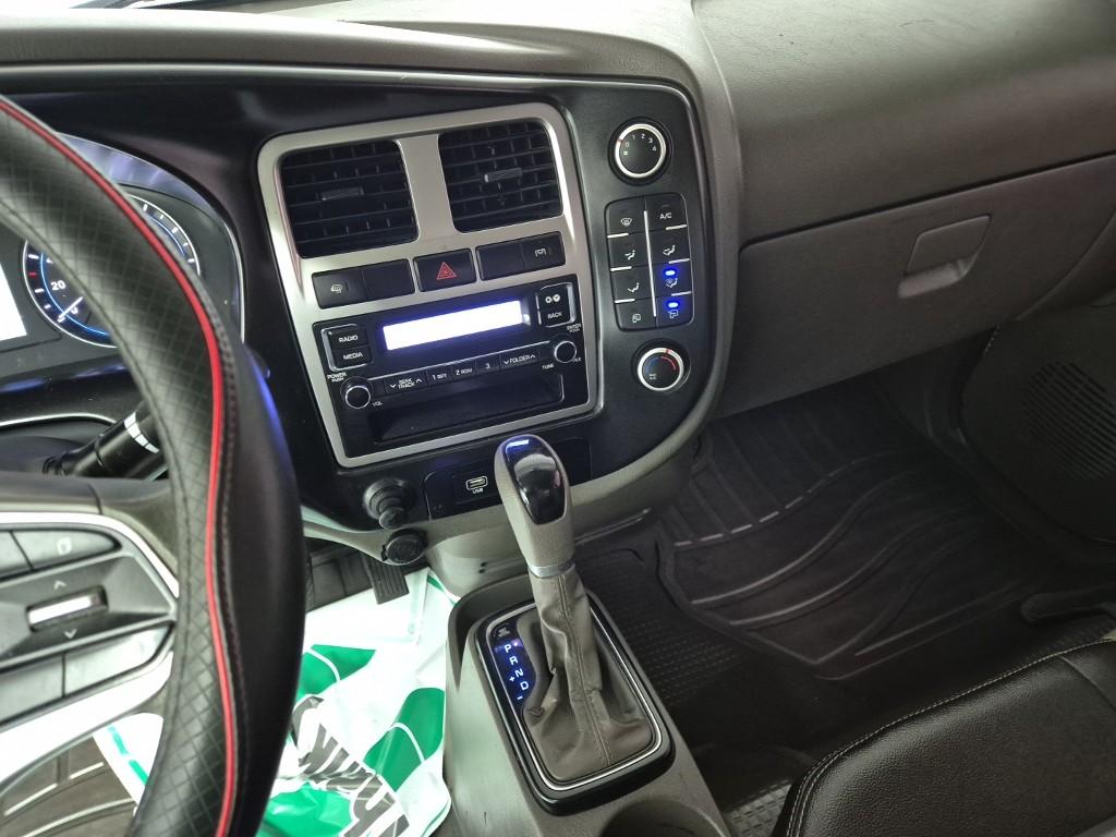 Hyundai Porter II Low Fixed Floor Long Wheelbase Super Cab 10