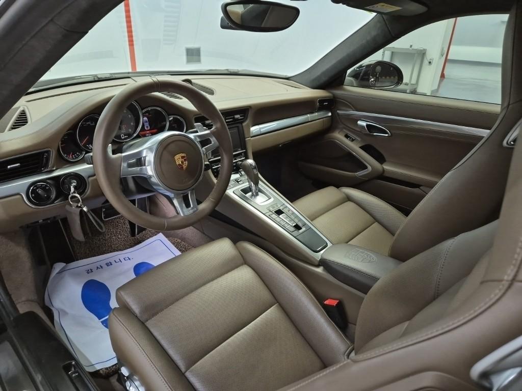 PORSCHE 911 (991) Carrera 4S