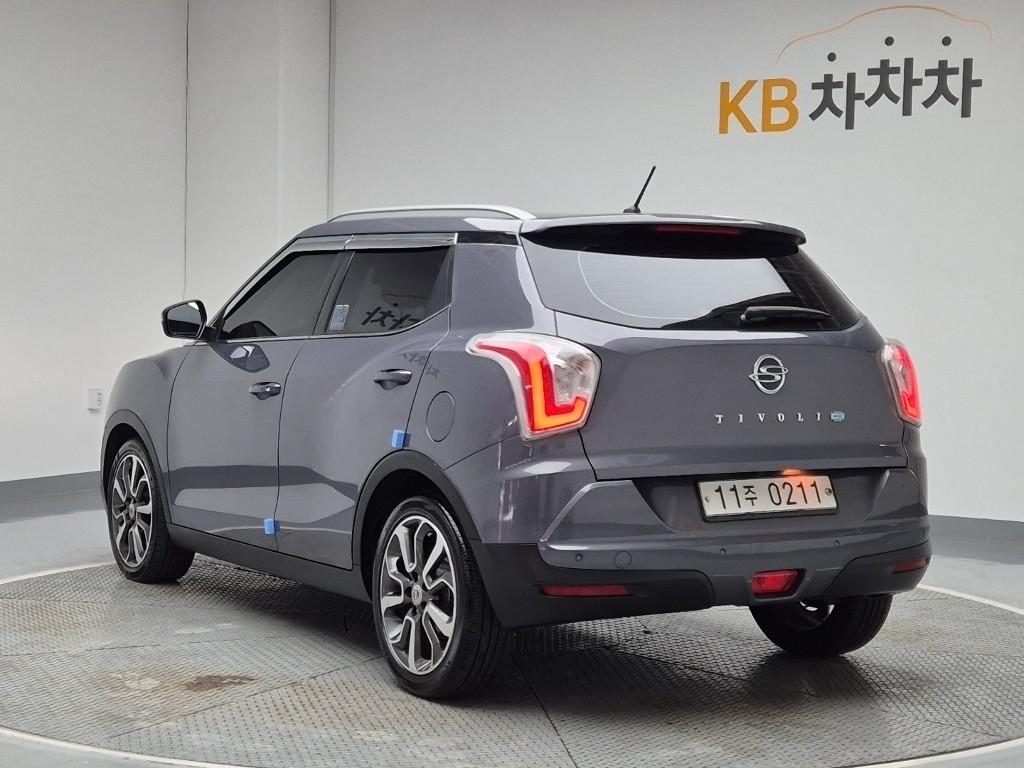 KG Mobility Tivoli 2016 photo 2