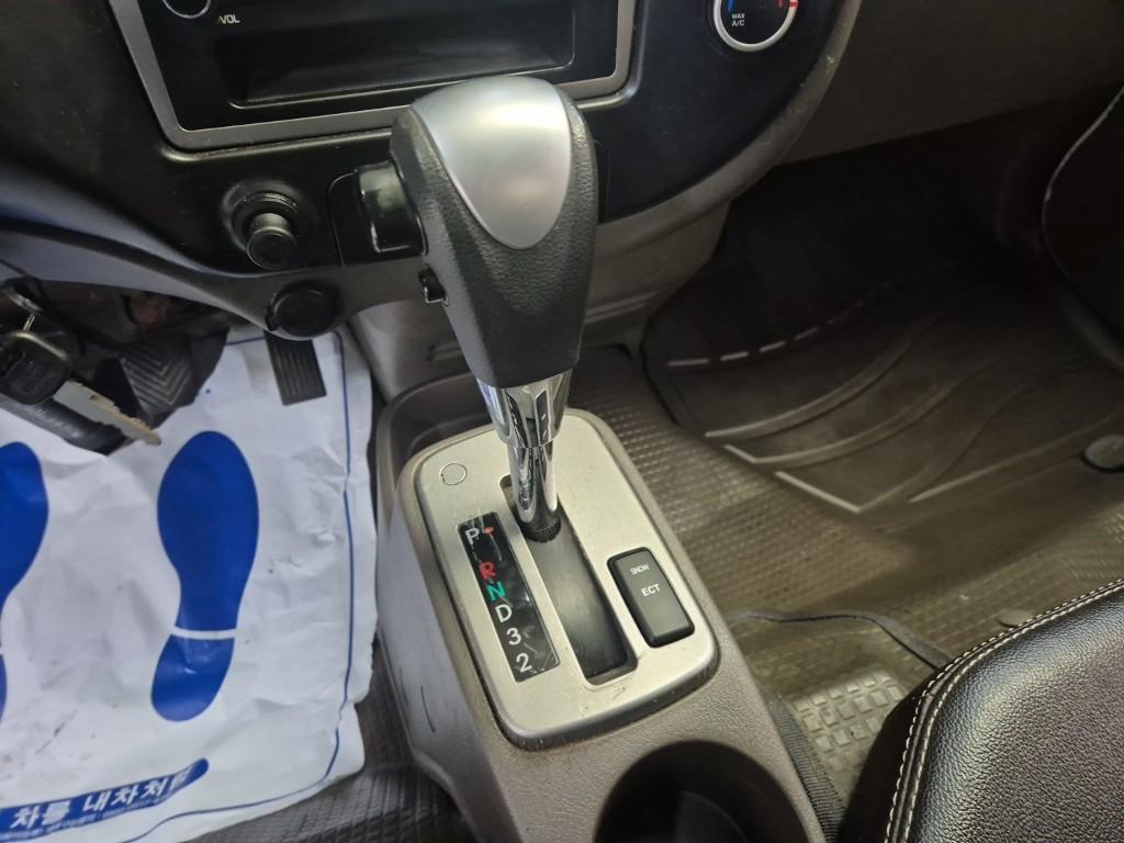 Hyundai Porter II Super Cab Fixed Floor Long Wheelbase Super Cab 8