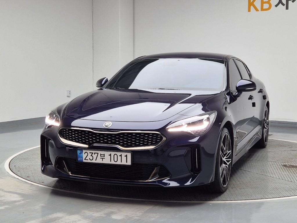 Kia Stinger Platinum Gasoline 2.0 Turbo GDI AWD 2