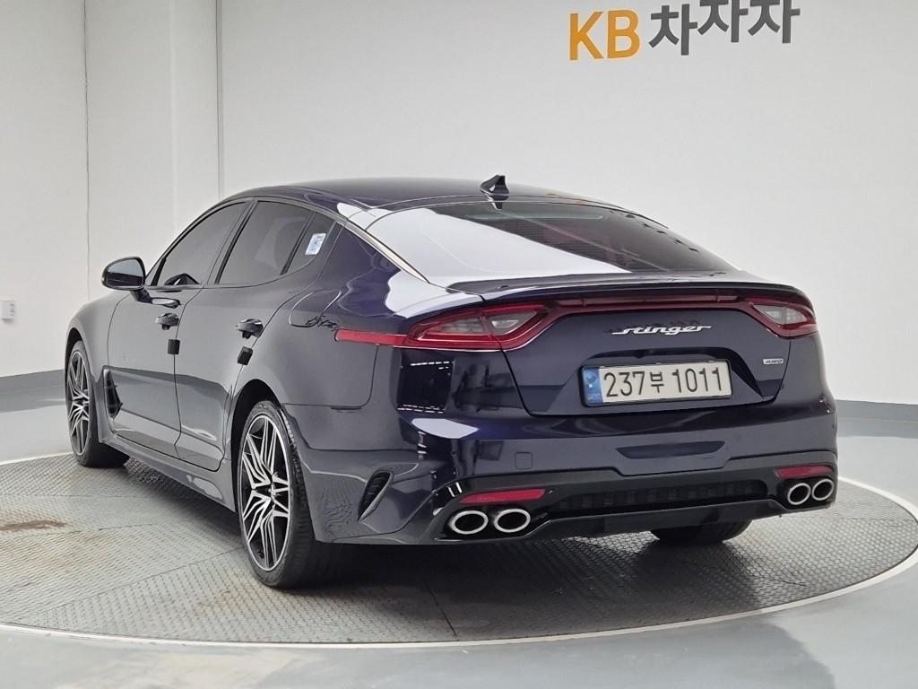 Kia Stinger Platinum Gasoline 2.0 Turbo GDI AWD 3