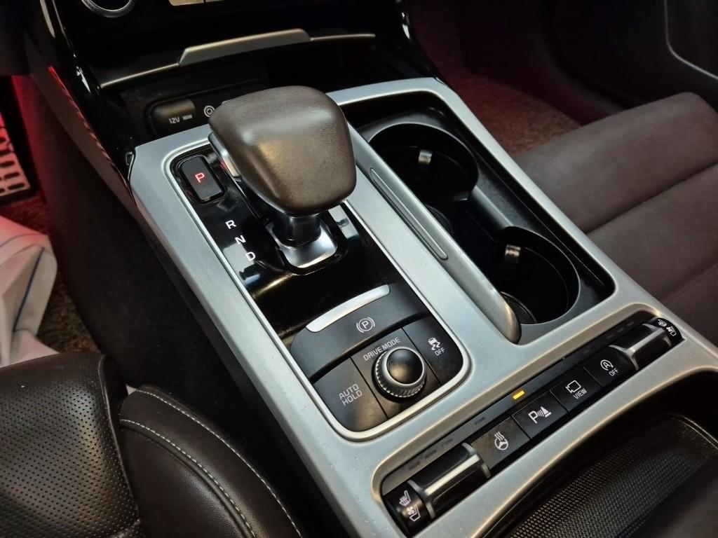 Kia Stinger Platinum Gasoline 2.0 Turbo GDI AWD 9