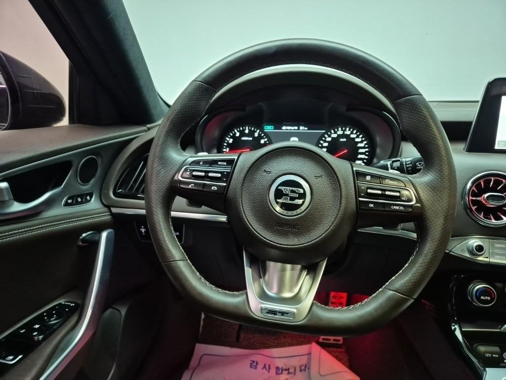 Kia Stinger Platinum Gasoline 2.0 Turbo GDI AWD 10