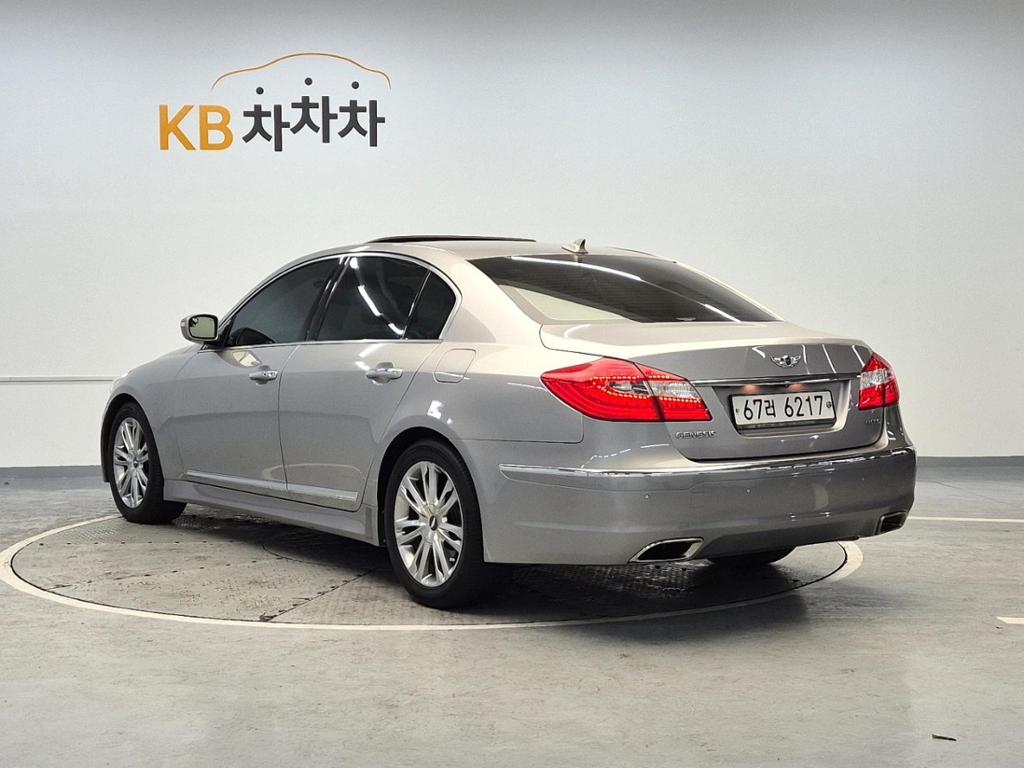 Hyundai Genesis Luxury V6 3.3 GDI 3