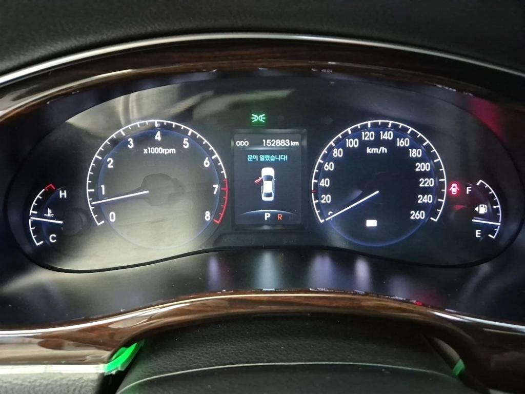Hyundai Genesis Luxury V6 3.3 GDI 7