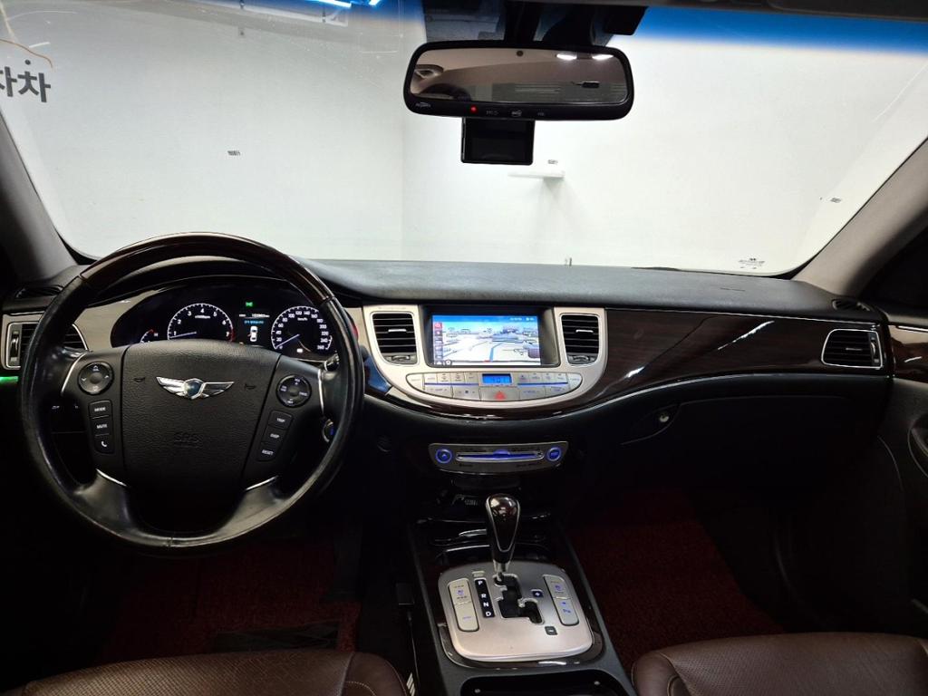 Hyundai Genesis Luxury V6 3.3 GDI 8