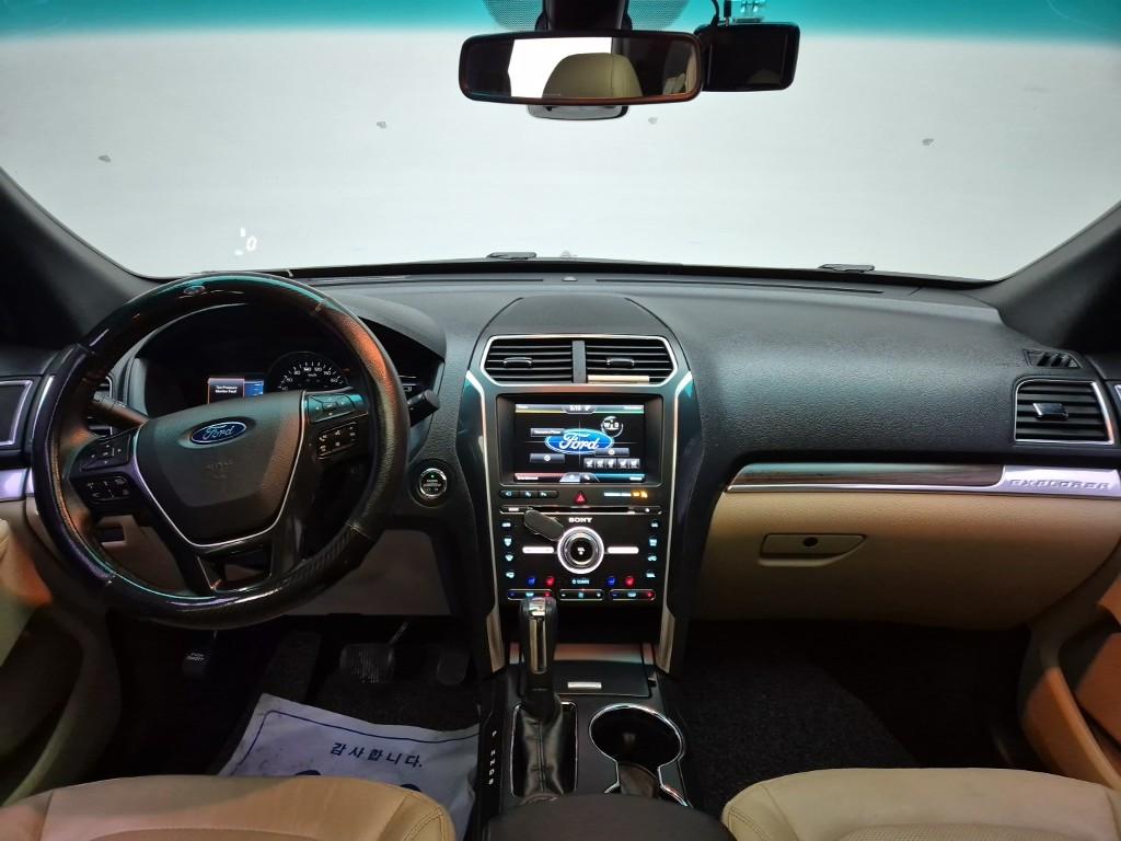 Ford Explorer Limited 2.3 EcoBoost AWD 8