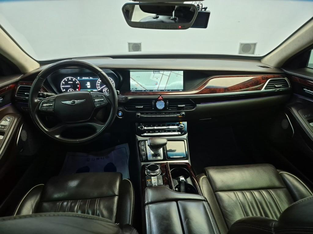 Genesis EQ900 Prestige 5.0 GDi AWD 8