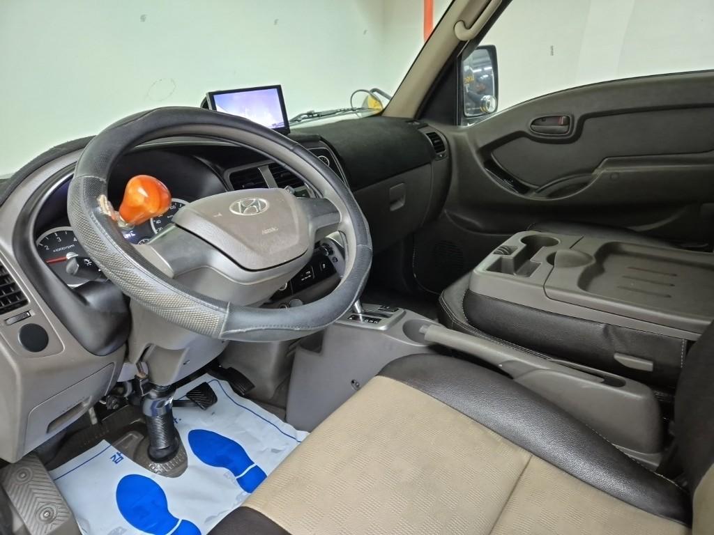 Hyundai Porter II Super Cab High Fixed Floor Long Wheelbase Super Cab 7
