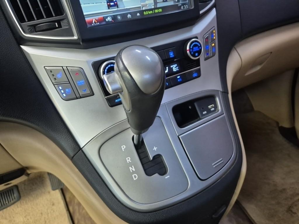 Hyundai Starex Grand Modern Special Limousine 2WD 9