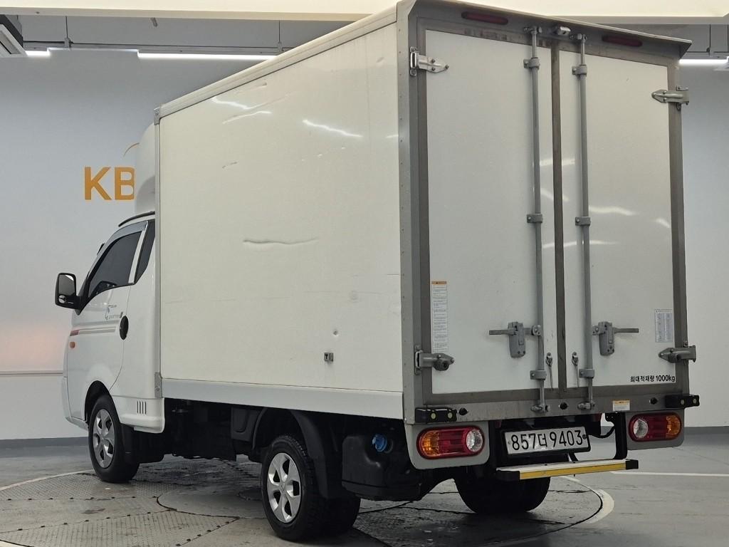 Hyundai Porter II Super Cab High Refrigerated Box Truck Long Wheelbase Super Cab 3