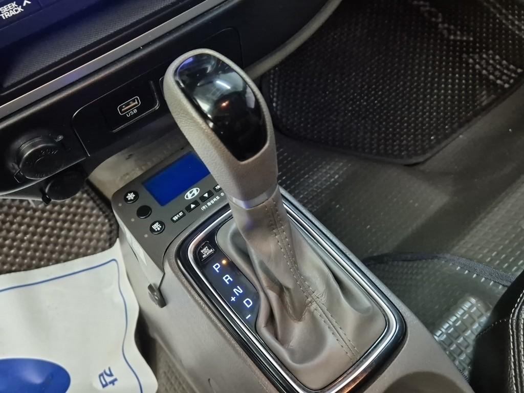 Hyundai Porter II Super Cab High Refrigerated Box Truck Long Wheelbase Super Cab 8