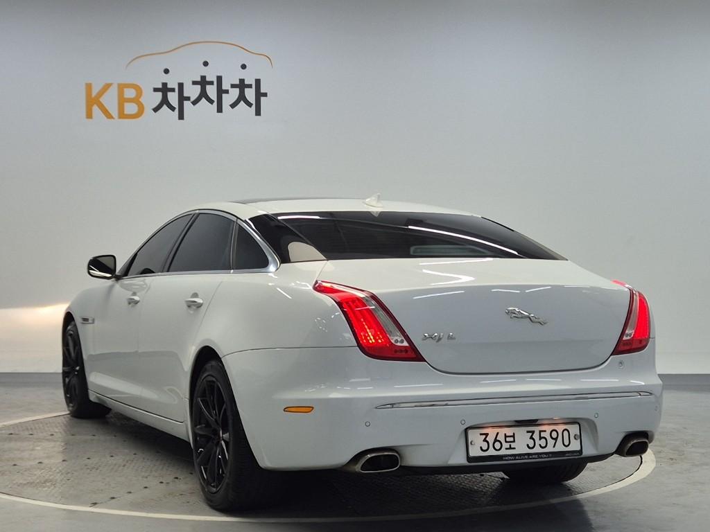 JAGUAR XJ (8th Generation) 3.0D LWB