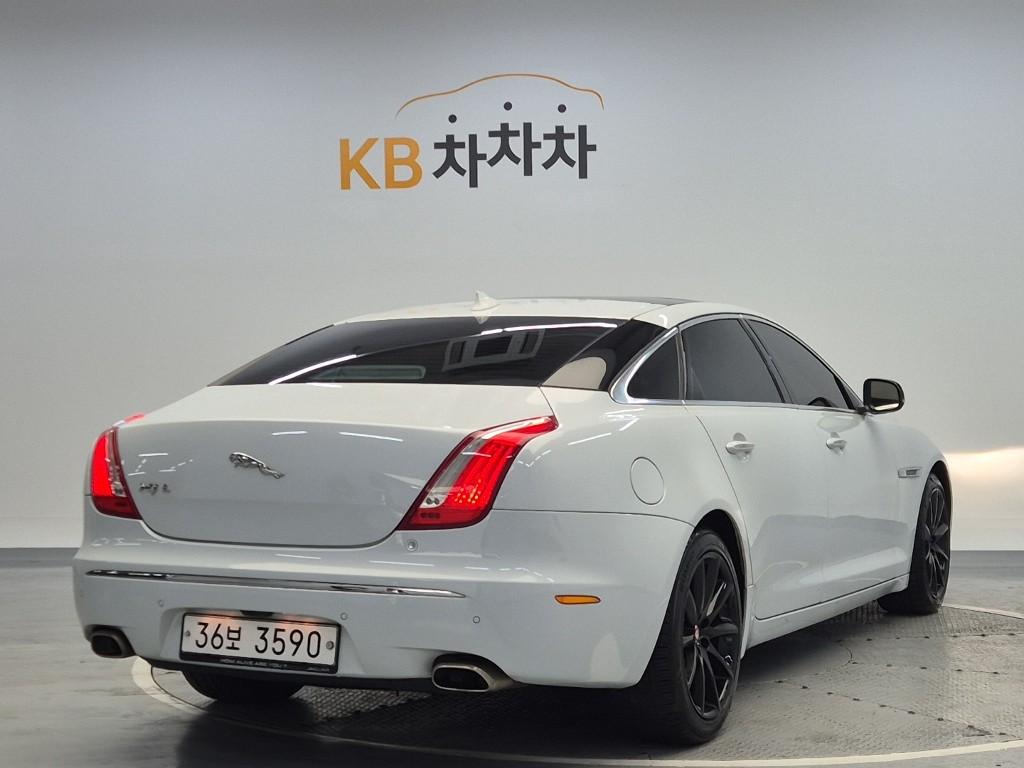 JAGUAR XJ (8th Generation) 3.0D LWB