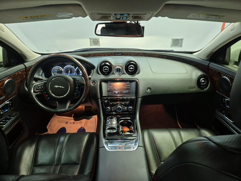 JAGUAR XJ (8th Generation) 3.0D LWB
