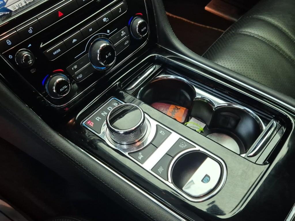 JAGUAR XJ (8th Generation) 3.0D LWB