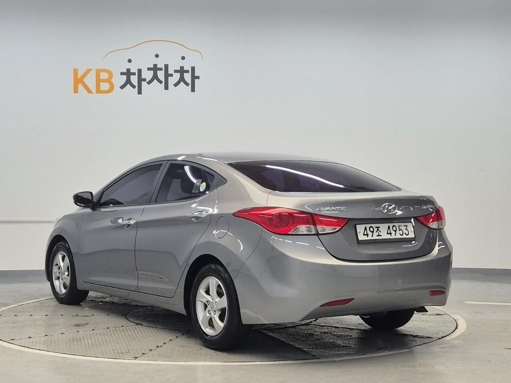 Hyundai Avante MD Luxury 1.6 GDi 3